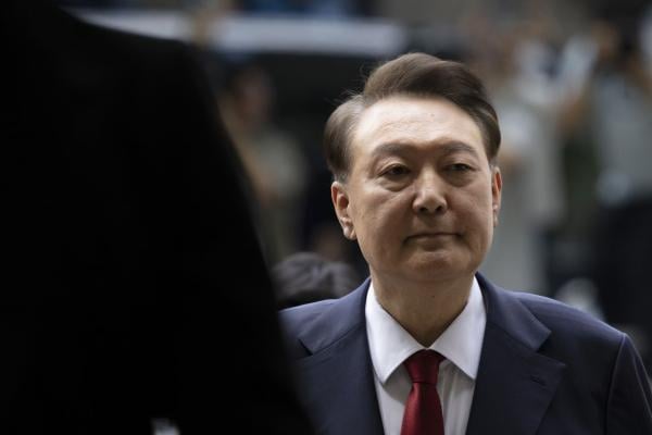 박지원 "尹 '속옷차림'으로 세계 토픽…대통령이었으면 체통지켜야"