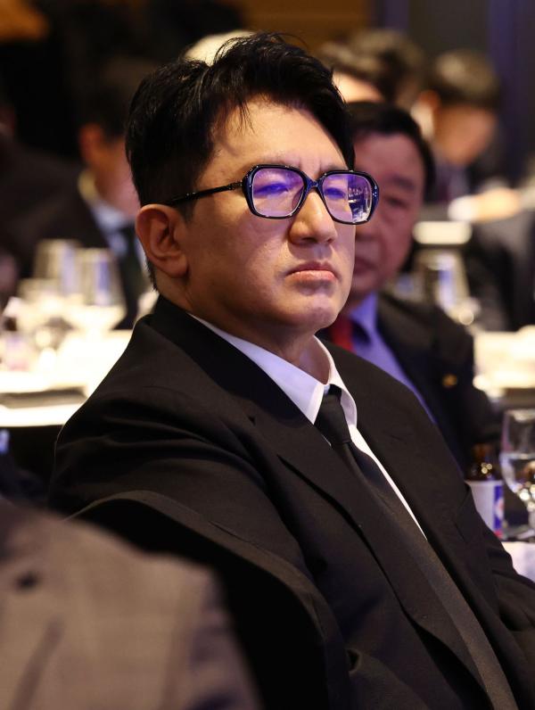 '부정거래 의혹' 하이브 방시혁 "조속히 귀국해 조사 받겠다"