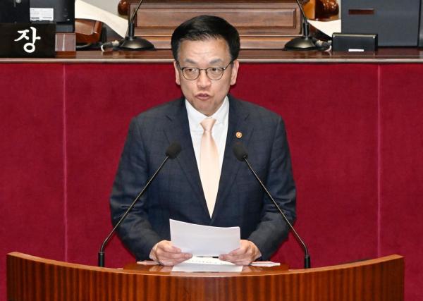 내란특검, ‘내란 동조 의혹’ 최상목 전 기재부 장관 참고인 조사