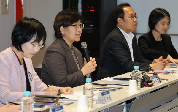 정은경 장관 "의정갈등 1년 반, 불편 겪은 환자·가족에게 죄송"