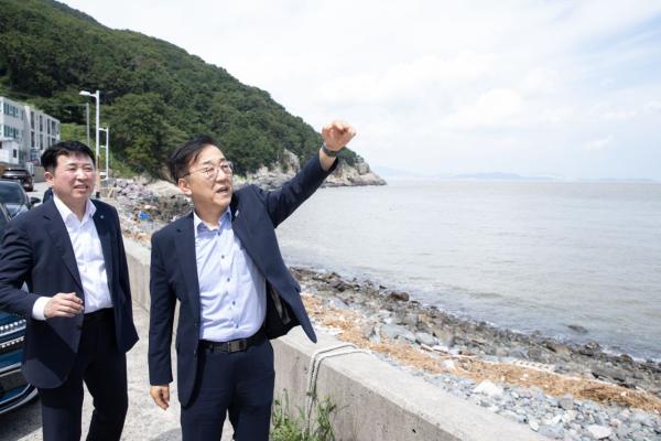 가덕도 찾은 국토장관 "신공항, 안전·품질 챙기고 신속 재추진할것"