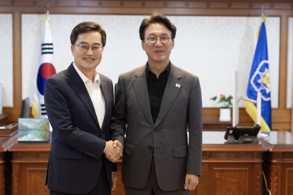 김동연 지사, 김민석 총리 만나 '미군반환공여지' 등 논의