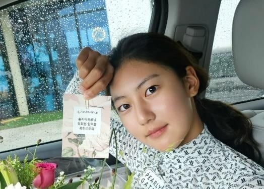 "도와 주신 모든 분께 감사"…'아빠 어디가' 송지아 '프로 골퍼' 됐다