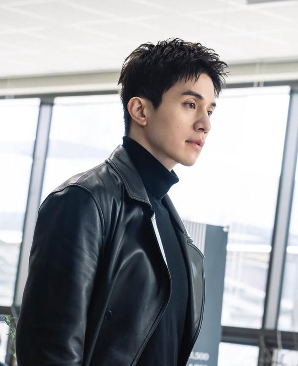 “송편 먹는다” 1년 전 한마디에…이동욱, 1억 뷰 ‘월병 전쟁’에 강제 참전