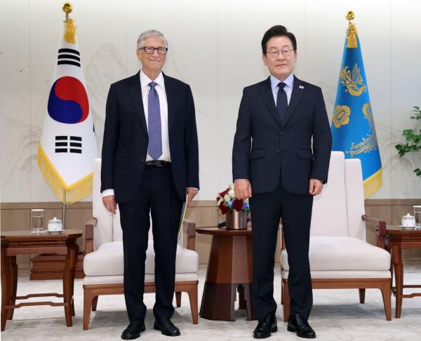 "韓바이오 경이롭다"는 빌 게이츠…李 "함께할 방법 찾겠다"