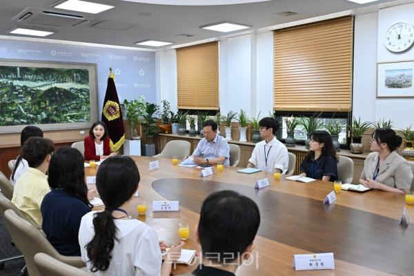 최호정 서울시의회 의장, 대학생 인턴과 간담회 가져
