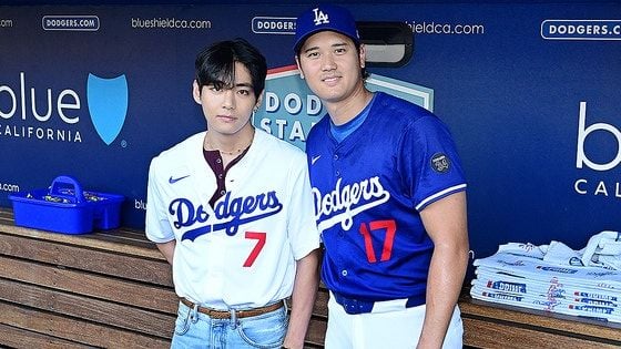 왼손으로 던진 볼 어디로 향했을까? BTS '뷔'·오타니 만났다