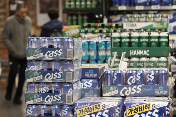 오비맥주 구매팀 임원·납품업체 대표, 관세 포탈 혐의 일부 인정