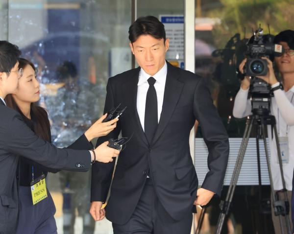 '불법촬영' 황의조, 2심도 징역형 집유…"피해자에 죄송, 축구에 전념할 것"