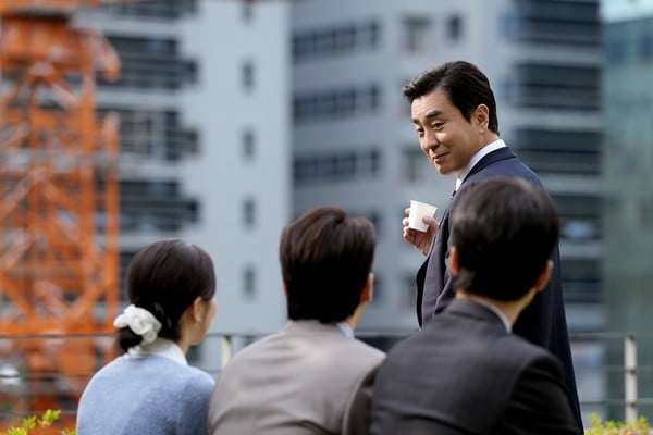 '김 부장 이야기' NO 후진 인생에 찾아온 빨간불! 류승룡, 승진 탄탄대로 달리던 부장에게 닥친 방지턱 세례 예고!