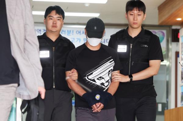 'KT 소액결제' 피의자 2명 구속…"도망 염려"