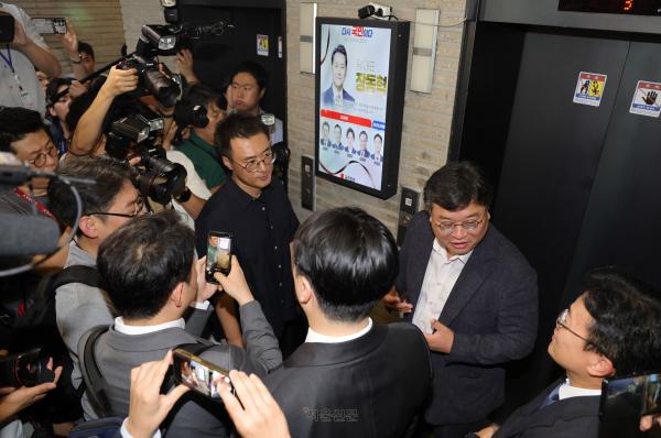 몰아치는 특검… 한학자 구속영장 청구·정진석 첫 소환 조사
