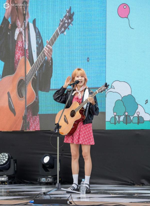 싱어송라이터 미지니, '2025 아산시 청년의 날 축제 공연' 가창력에 무대 제대로 찢었다