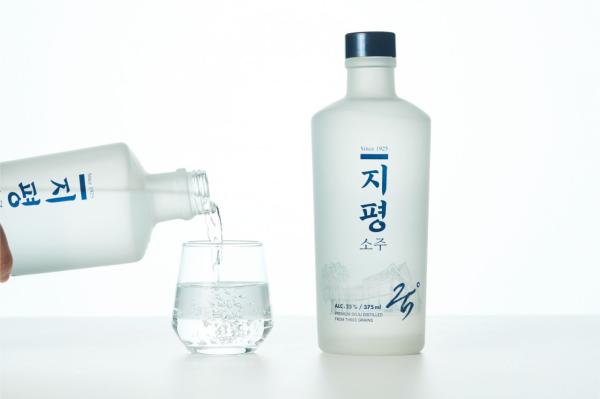 디시트렌드 : [오늘의신상]지평, 첫 프리미엄 증류식 소주 '지평소주' 출시