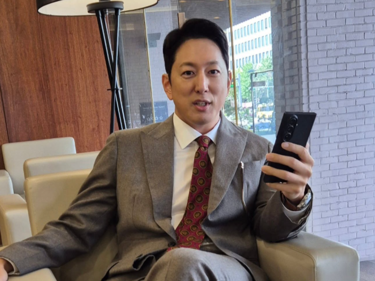 Broadcaster Han Seok-joon, a former announcer, revealed that he suddenly collapsed at home and was rushed to the emergency room. Han Seok-joon's Instagram capture