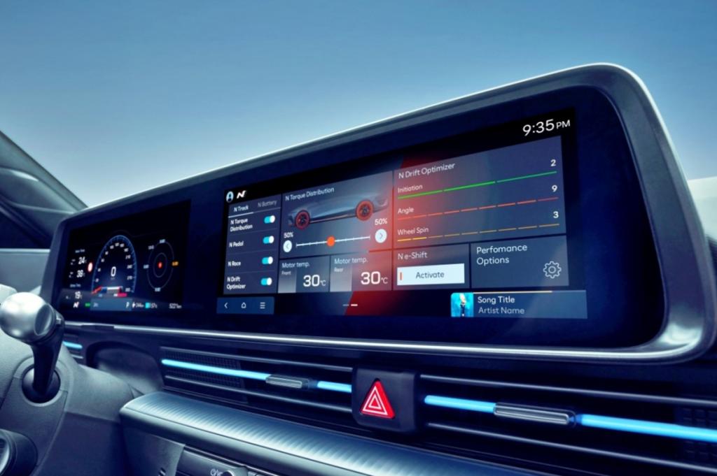 현대차 아이오닉 6 N 실내 대형 스크린 (출처=현대차)
