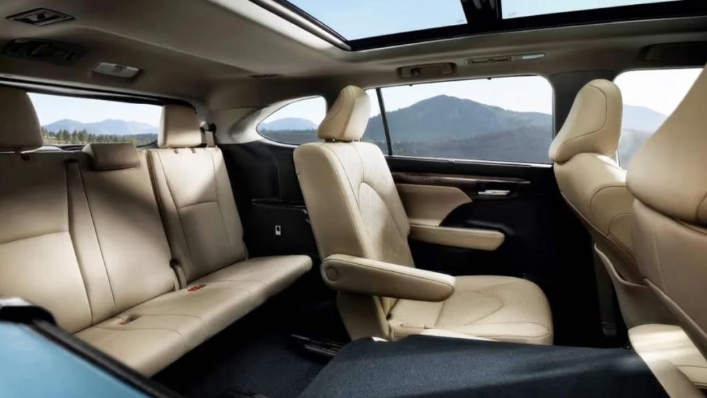 토요타 하이랜더 하이브리드 실내 (출처=토요타)