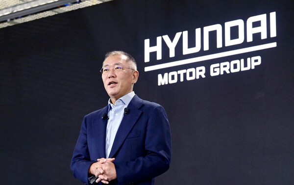 정의선 현대차그룹 회장은 추석연휴 이후 하반기 경영 구상에 집중할 것으로 알려졌다. 도널드 트럼프 미국 행정부의 수입차 25% 관세에 따른 현대차·기아의 시장 경쟁력과 수익성 영향과 대응 전략 등을 점검할 것으로 예상된다. [사진=연합뉴스]