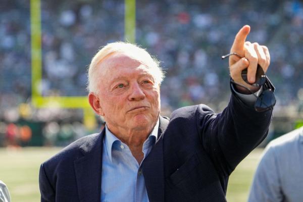 관중에 '손가락 욕'…NFL 댈러스 구단주, 벌금 3억5000만원