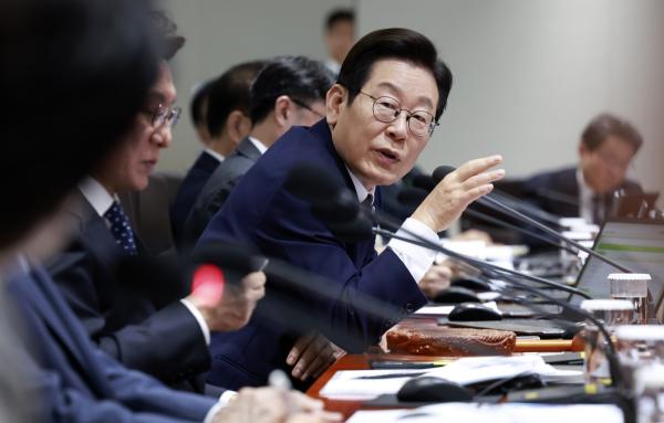 李대통령 “정부 자산 매각 전면 중단하라”