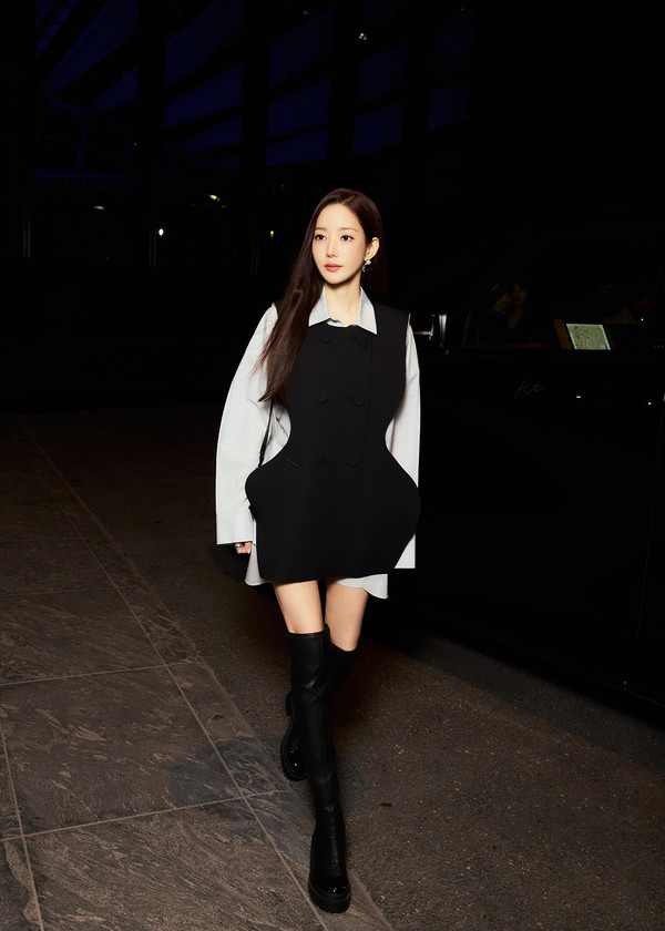 엔폴드(ENFOLD), 2026 봄-여름 컬렉션 공개! 배우 박민영 참석