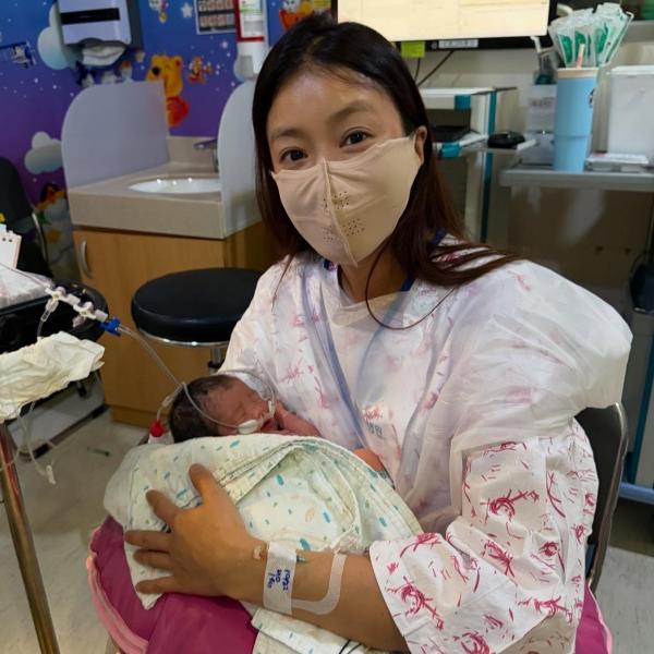 ‘이혼 후 임신’ 이시영, 전남편 딸 출산…“하느님이 주신 선물”