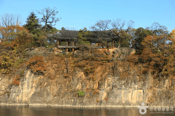 삼척의 가을 여행, 파도 소리 위로 흐르는 고요한 시간
