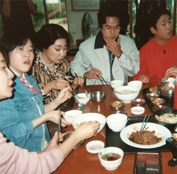 혜리·박보검 재회, 류준열만 빠졌다…‘응답하라 1988’ 10주년 MT 현장