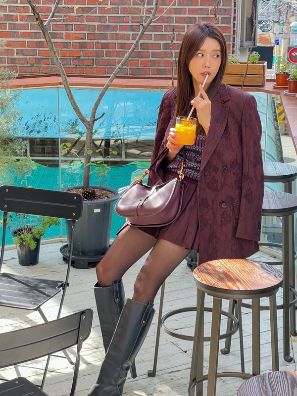 배우 채정안·정려원 인스타그램 속 에트로 포니 백 스타일링 화제