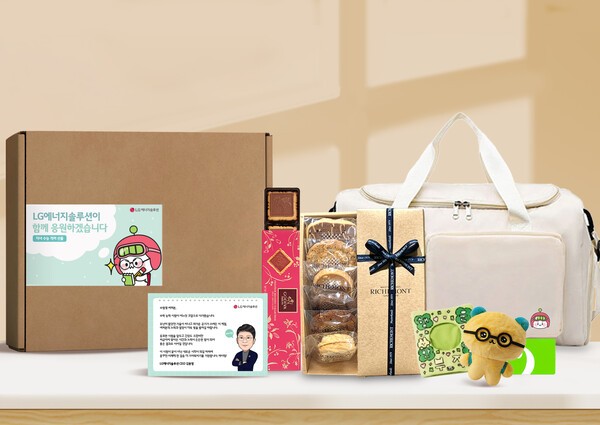 LG엔솔 김동명, 수험생에 선물 키트 전달…"끝이 아닌 새로운 시작"