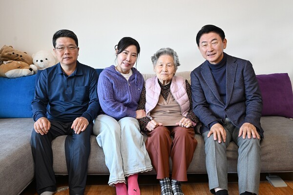 김동근 의정부시장, 100세 어르신 댁 방문해 생신 축하