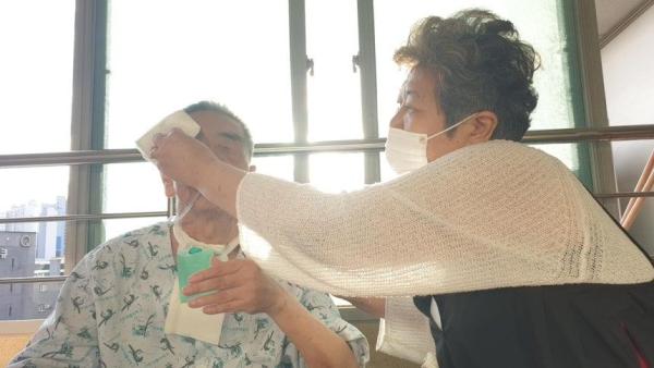 '졸혼' 후에도 남편 곁 지키며 병간호…이외수 아내 전영자씨 별세