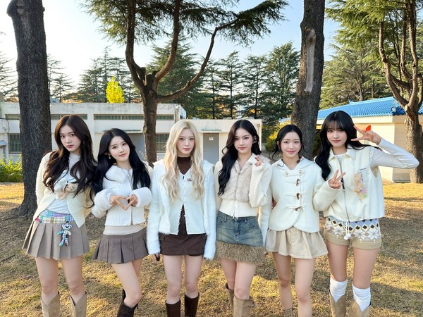 스테이씨, 국군 장병 떼창 터진 위문 공연…'청량 군통령'의 등장 "당신의 하루를 응원합니다"