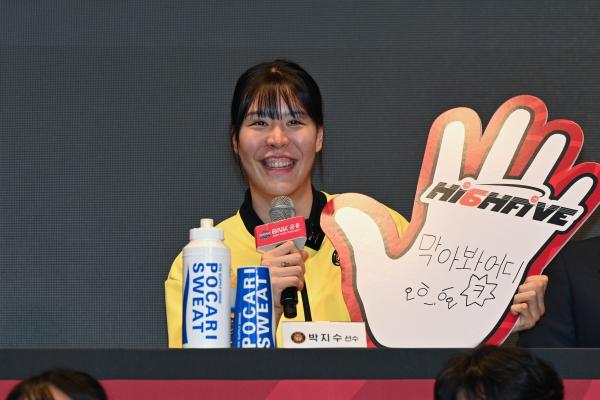 “어디 막아봐” 한일 빅맨 빅뱅…‘왕의 귀환’ KB 박지수 vs ‘첫선’ 삼성 가와무라·신한 미마