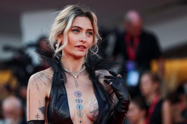 마이클 잭슨 딸, 구멍난 코 공개하며 "내 인생 망쳐…절대 마약 하지 마"