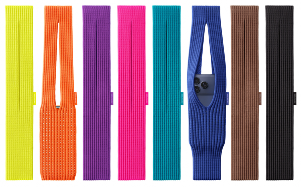 “구멍 난 양말이 22만원이라고?”…혹평 쏟아진 아이폰 ‘한정판 케이스’