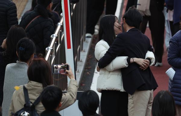[수능]국어·수학 원점수 1등급컷 하락할 듯…“상위권 변별력 확보”